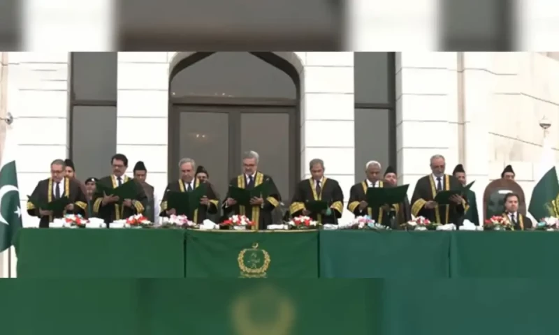 Seven judges of Supreme Court of Pakistan sworn in