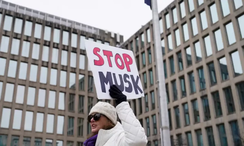 Musk&rsquo;s DOGE team: Judges to consider barring it from US government systems