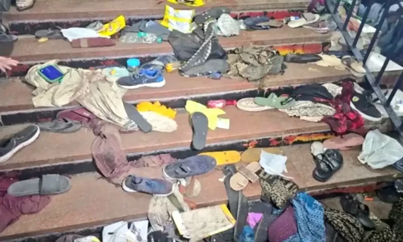 18 dead in India stampede to catch trains to Kumbh Mela