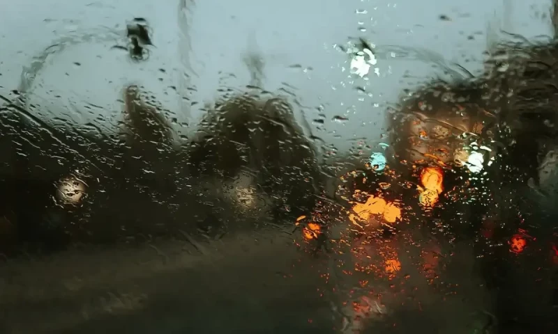 Light rain continues in Karachi&rsquo;s various areas as weather system moves from Balochistan