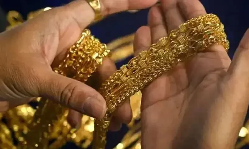 Gold prices surge in Pakistan following international market increase