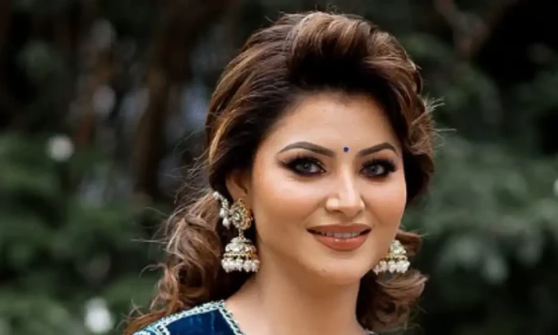 Urvashi Rautela celebrates her birthday during high voltage India-Pakistan match