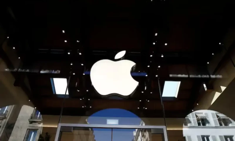 Apple plans $500 billion in US investment, 20,000 research jobs in next four years