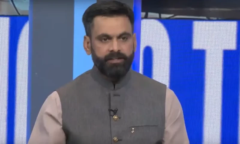 Hafeez calls for dropping Pakistan&rsquo;s underperforming bowlers after India loss