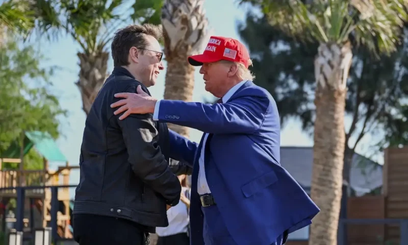 AI video of Trump &lsquo;kissing Musk&rsquo;s feet&rsquo; played at HUD building screening