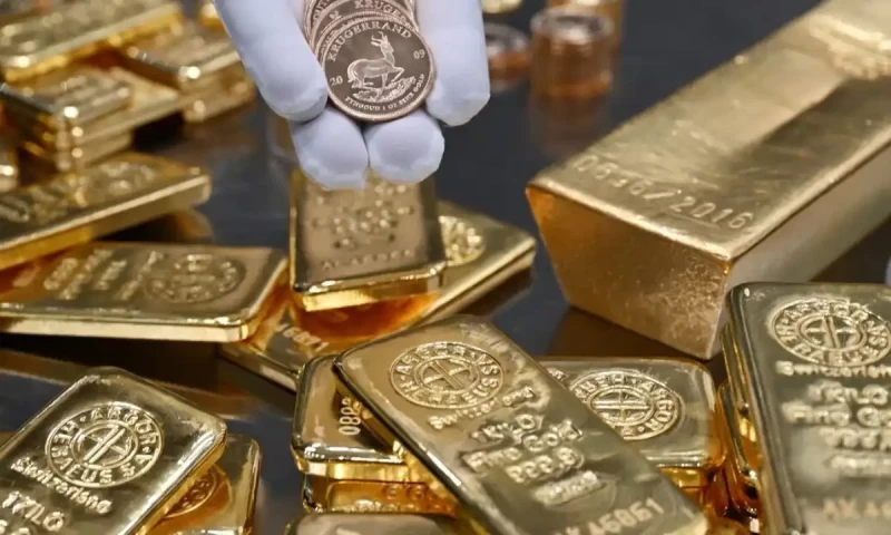 Gold prices decline in Pakistan