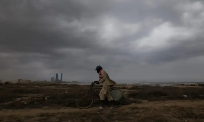 Pakistan Meteorological Department forecasts intermittent rain, snowfall in upper parts