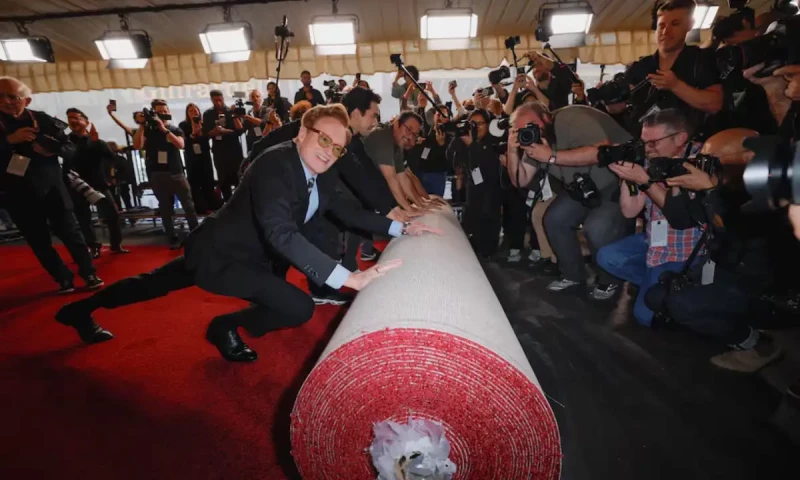 Conan O&rsquo;Brien says Oscars can&rsquo;t avoid politics but won&rsquo;t dwell on it