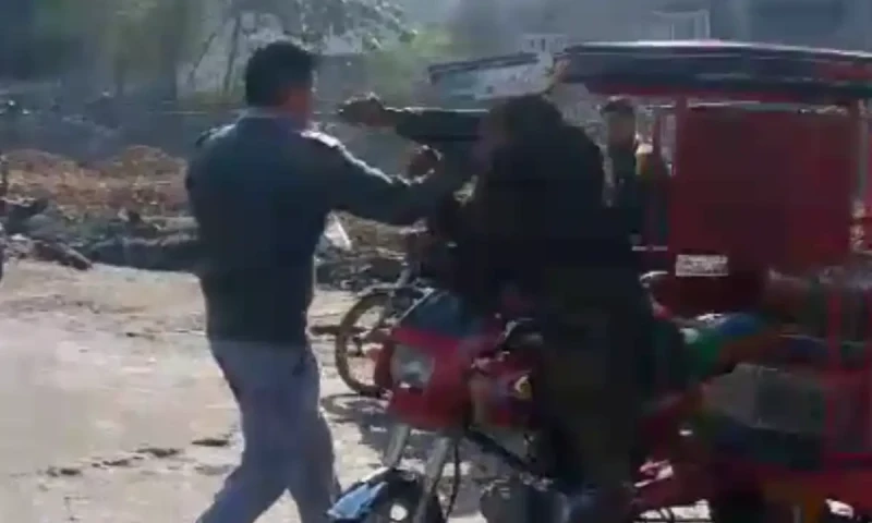 Video shows traffic warden assaulting disabled rickshaw driver in Lahore
