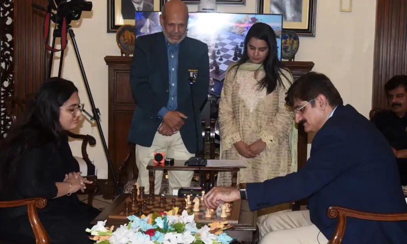 Mehak Maqbool defeats Sindh CM Murad Ali in chess match
