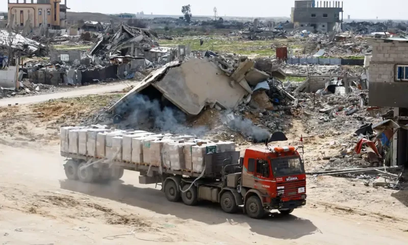 Israel blocks aid into Gaza as ceasefire standoff escalates