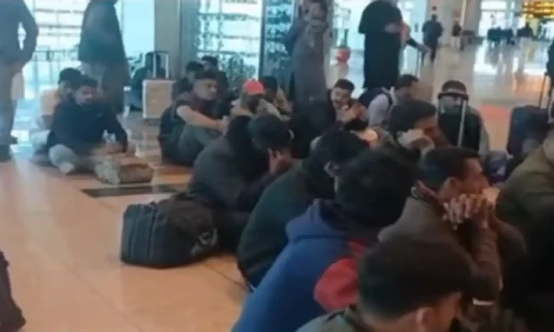 Over 200 passengers stranded at Islamabad airport due to Dubai-bound flight delay