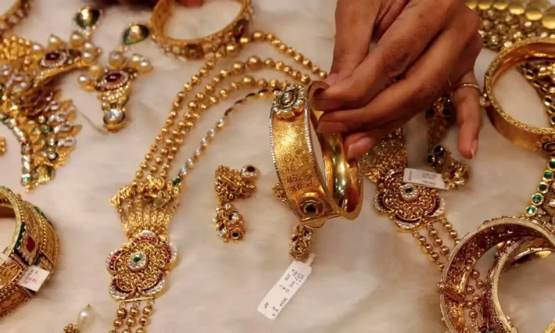 Gold prices increase in Pakistan