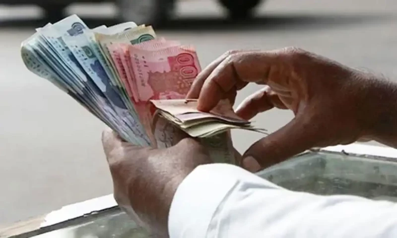 Pakistani Rupee gains 0.7% against US dollar in early trading