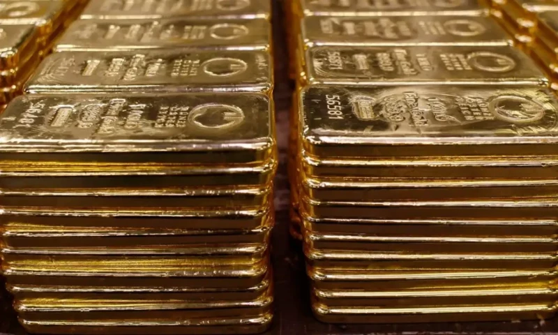 Gold prices plunge sharply in Pakistan