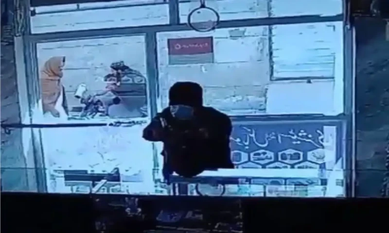 Shopkeeper foils robbery attempt in Quetta, kills two armed robbers