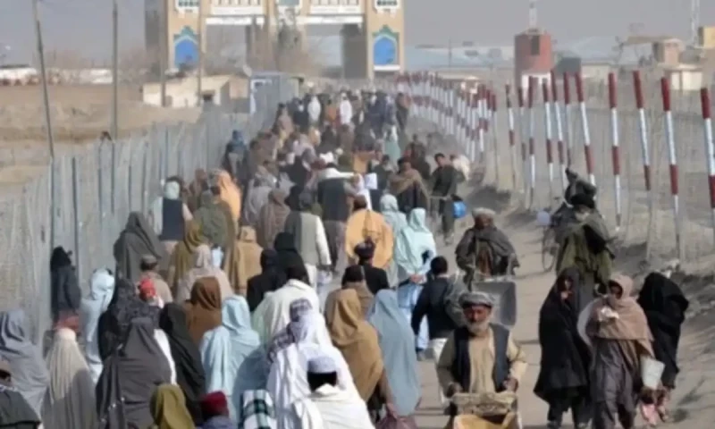 Illegal residents and Afghan Citizen Card holders ordered to leave Pakistan by March 31
