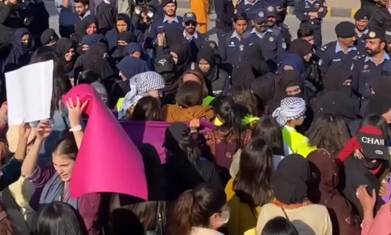 Aurat March in Islamabad concludes as police block access to D-Chowk