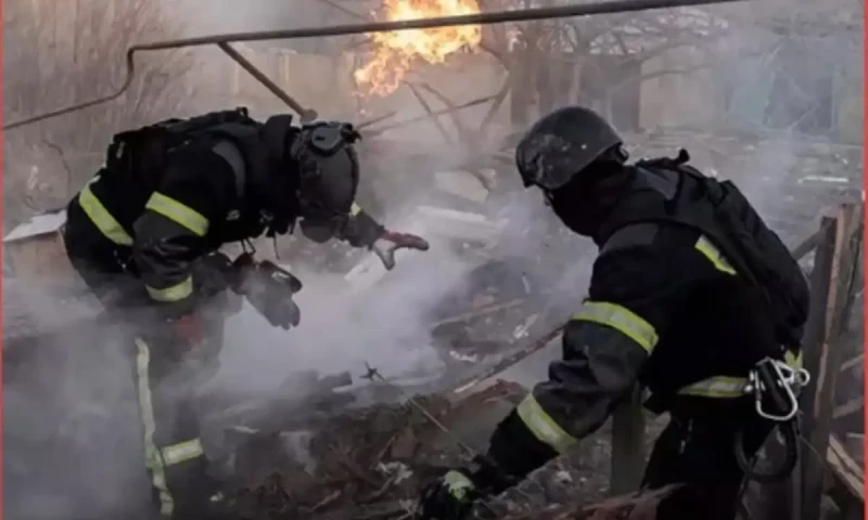 Russian strikes kill 12 in eastern Ukraine