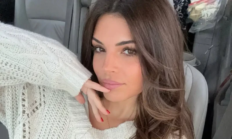 Influencer Steph Bohrer goes viral after receiving heartfelt note from pilot