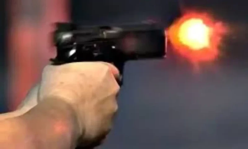 Karachi citizen guns down two suspected robbers in dramatic chase