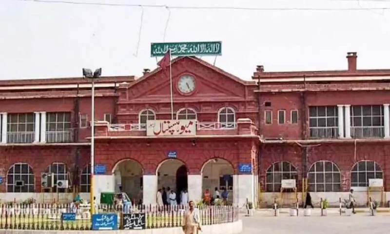 18 patients suffer reaction from injection at Mayo Hospital, 2 critical