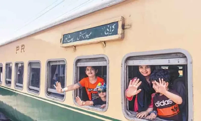 Hanif Abbasi: Four special Eid trains to start from 25th Ramazan