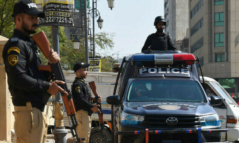 Karachi police arrest gang posing as officers for kidnappings and robberies