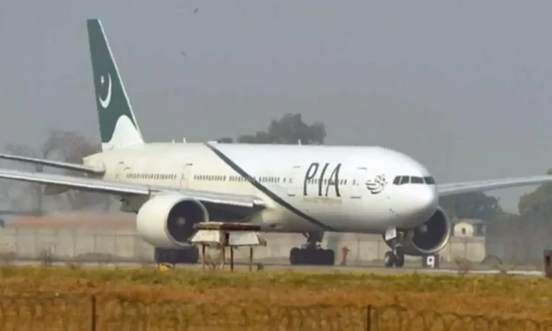 PIA flight narrowly avoids disaster as landing gear malfunctions