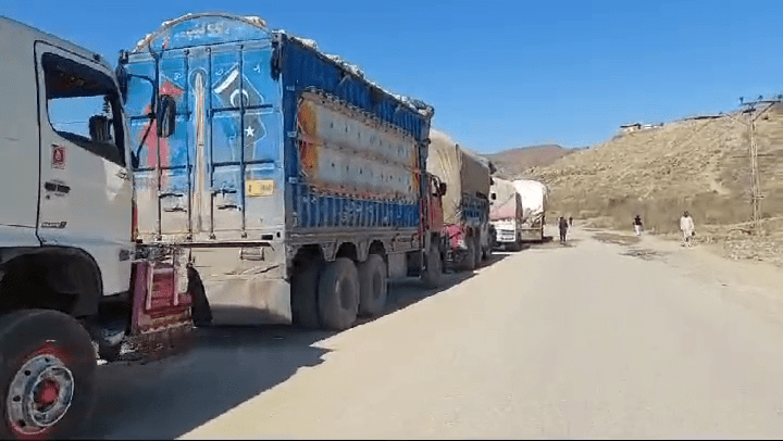 Convoy of relief goods departs from Tall to Parachinar