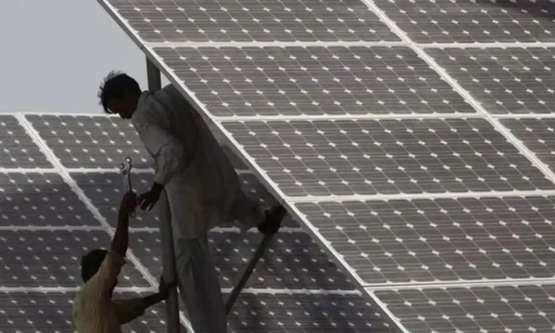 Govt reduces buyback rate for net metering electricity to Rs10 per unit