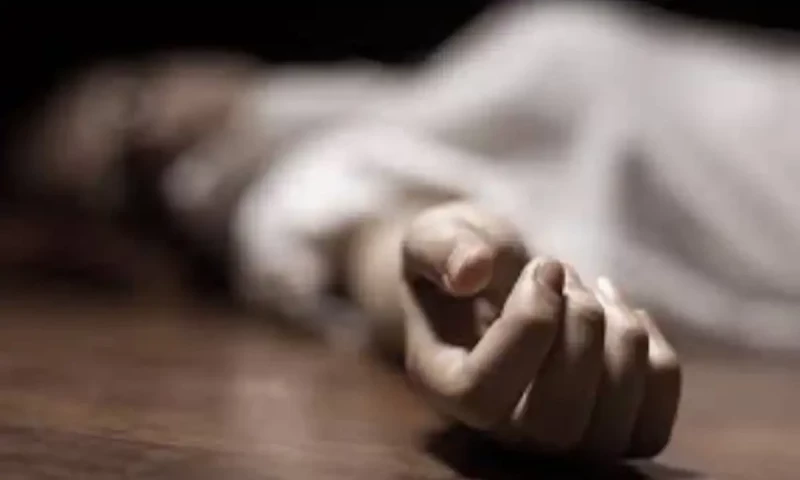 Karachi crime wave: Robbers snatch Rs4 million, ration stampede kills woman