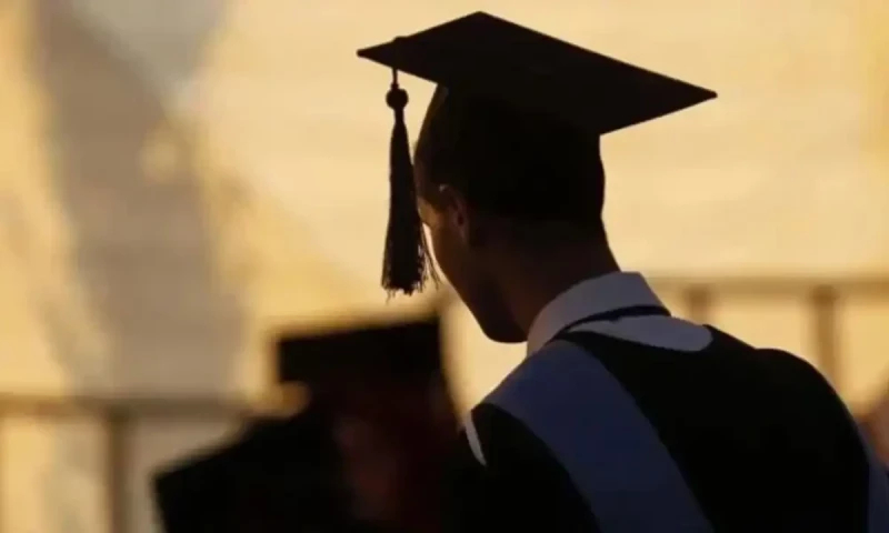 Sindh announces Rs25,000 scholarship for minority students