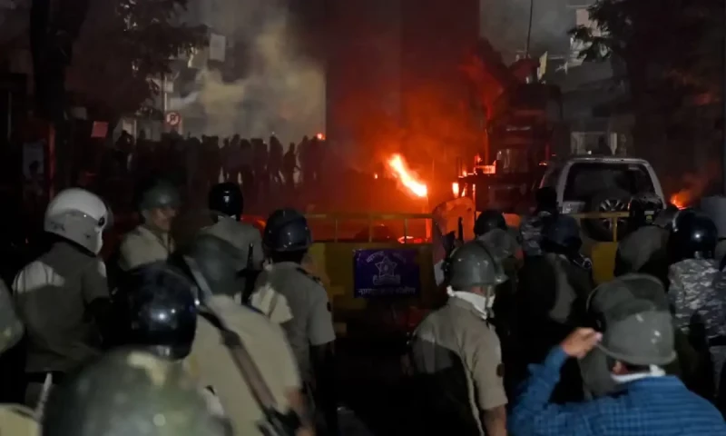 India imposes curfew in Nagpur after clashes over Aurangzeb&rsquo;s tomb