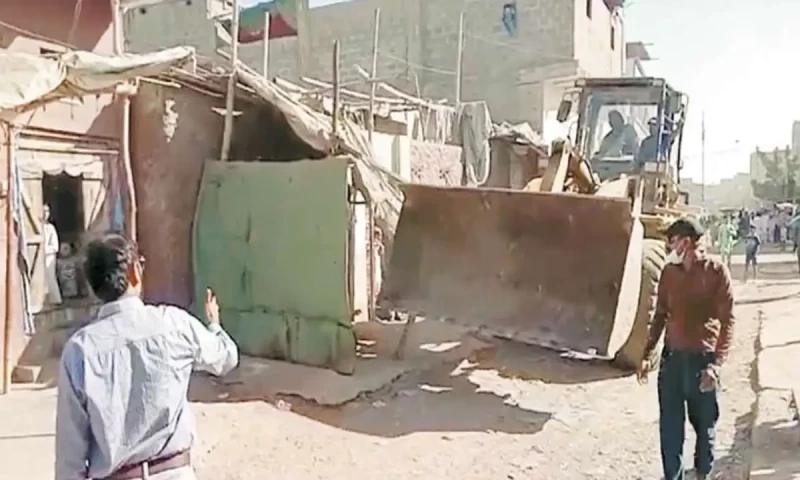 Karachi: Eviction operation turns violent in Mauripur, clashes erupt