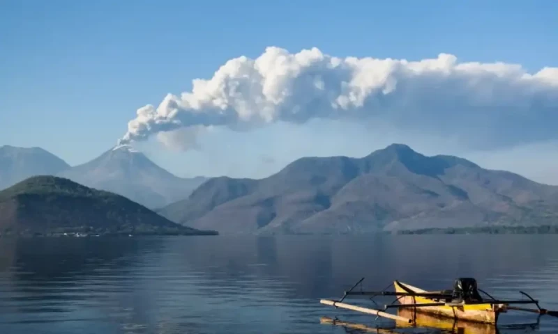 Eruption of Indonesia&rsquo;s Mount Lewotobi Laki-Laki sends ash clouds over 8km high