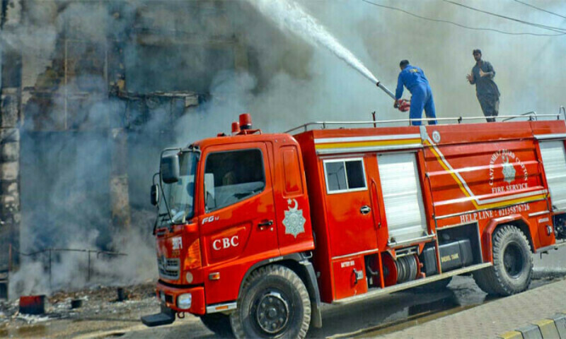 Fire erupts in Karachi building&rsquo;s basement on Sharea Faisal