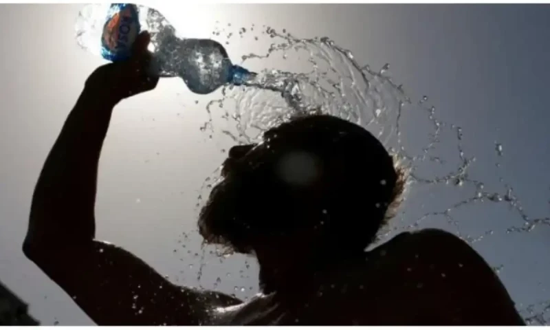 Karachi braces for heatwave with temperatures expected to surpass 37&deg;C this weekend