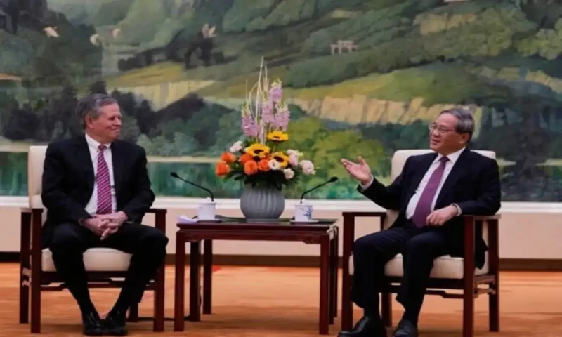 Chinese premier calls for &lsquo;dialogue&rsquo; as US senator visits Beijing