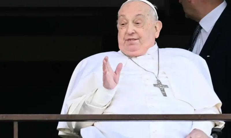 Pope returns to Vatican after five weeks in hospital