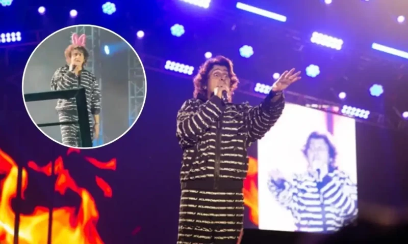 Chaos at Sonu Nigam&rsquo;s concert as crowd hurls stones and bottles