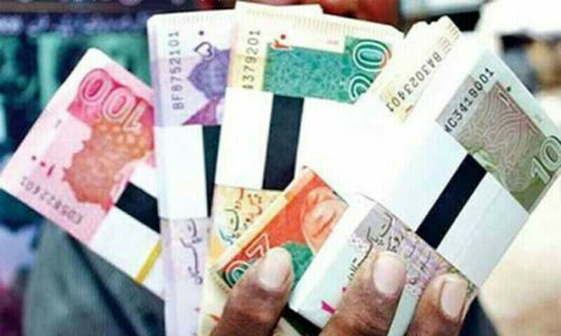 New currency notes scarce as black market thrives in Karachi