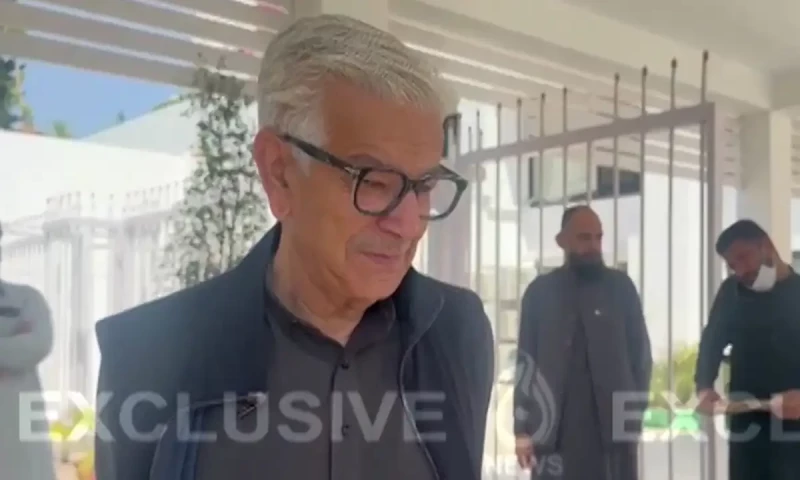 Khawaja Asif says PTI has right to protest &mdash; but warns against violence