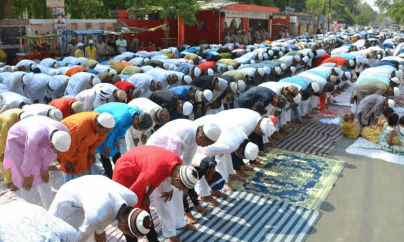 Uttar Pradesh: Police threatens to register FIR over offering Eid prayers on road