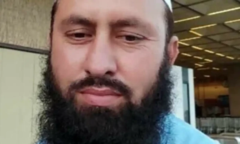 Religious leader shot dead in Karachi, father and aide injured in attack