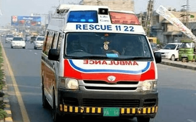 Peshawar: Indiscriminate firing injures two police officials