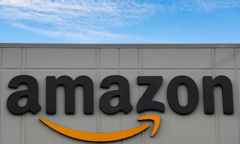 Amazon bids to buy TikTok as deadline looms