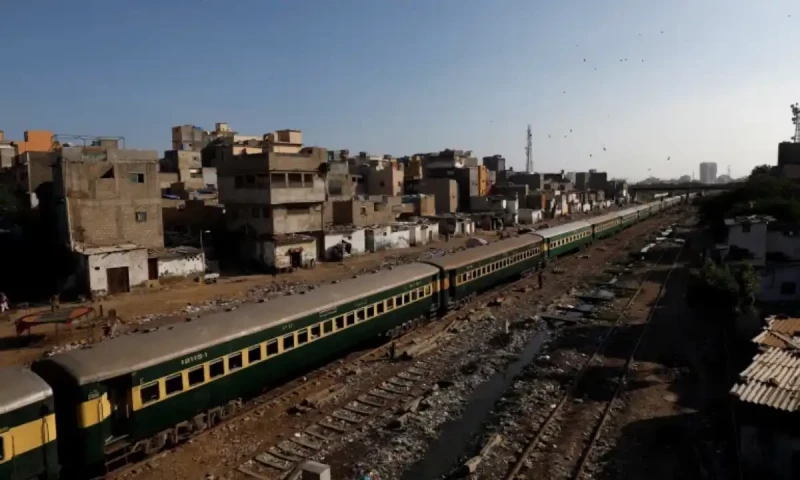 Two bogies of Allama Iqbal Express derail at Khanewal Junction