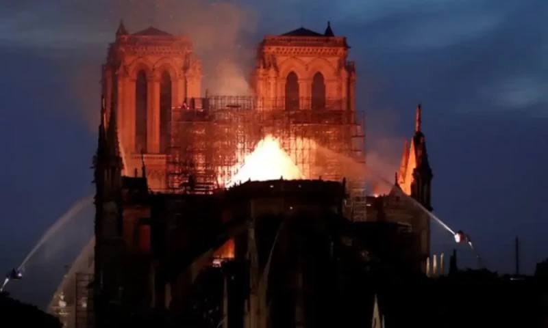 Over 200 firefighters battle major Paris inferno