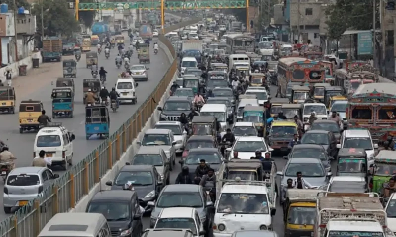 Sindh sets 30 km per hour speed limit for heavy transport in Karachi